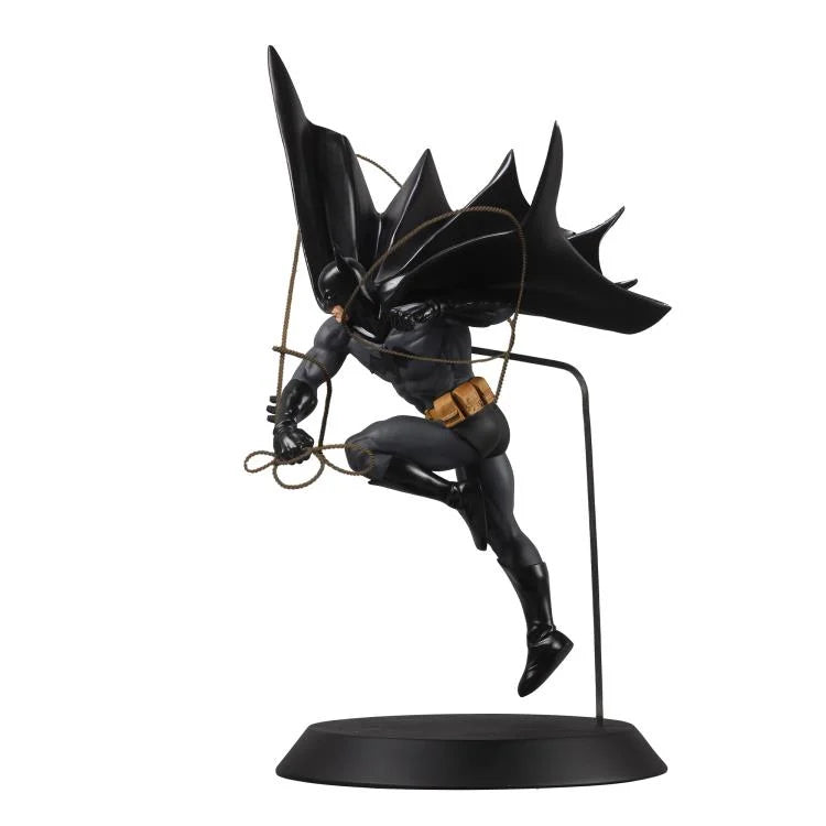 DC Comics DC Designer Series Batman 1/6 Scale Limited Edition Statue (Dan Mora) (McFarlane Toys)