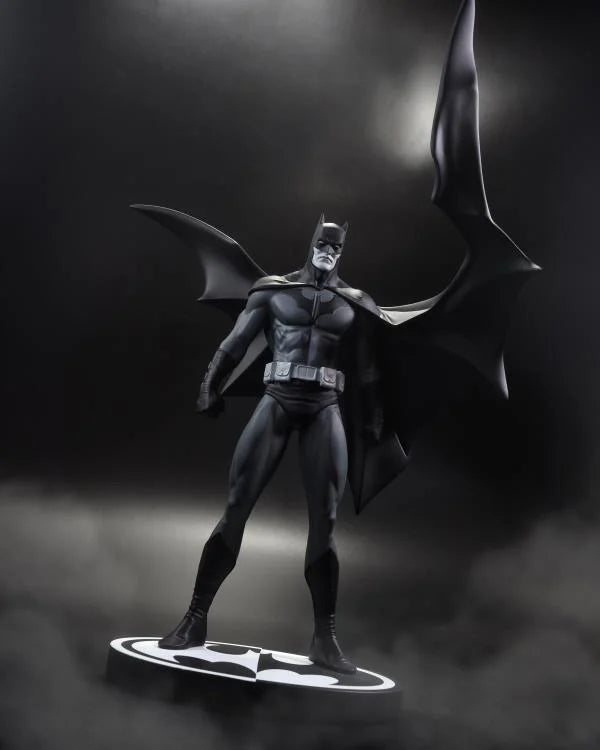 Batman Black & White Batman (Jorge Jimenez) 1/10 Scale Limited Edition Statue (McFarlane Toys)