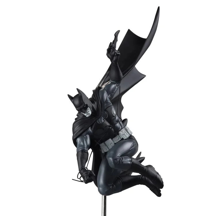 Batman Black & White Batman 1/10 Scale Limited Edition Statue (InHyuk Lee) (McFarlane Toys)