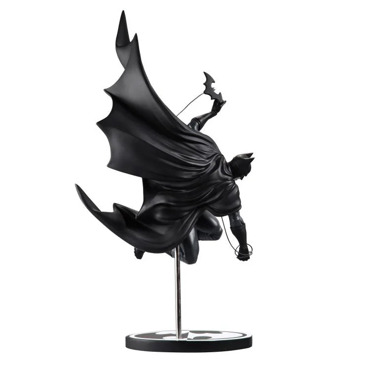 Batman Black & White Batman 1/10 Scale Limited Edition Statue (InHyuk Lee) (McFarlane Toys)