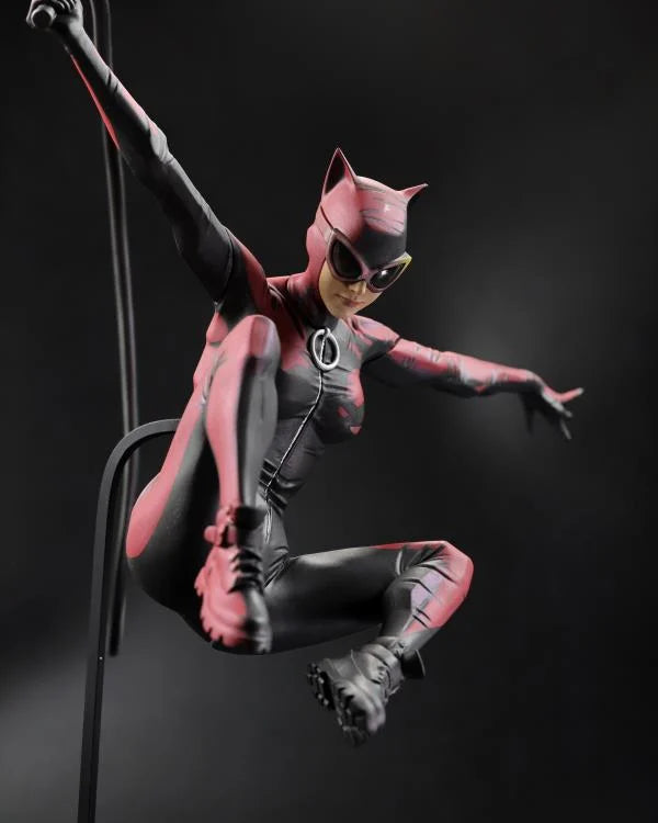 Catwoman #43 DC Designer Series Catwoman 1/6 Scale Limited Edition Statue (Jock) (McFarlane Toys)