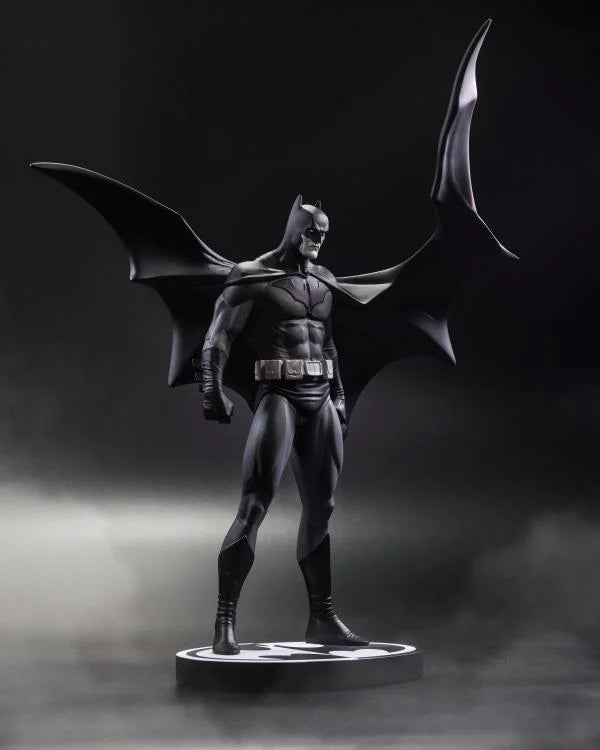Batman Black & White Batman (Jorge Jimenez) 1/10 Scale Limited Edition Statue (McFarlane Toys)