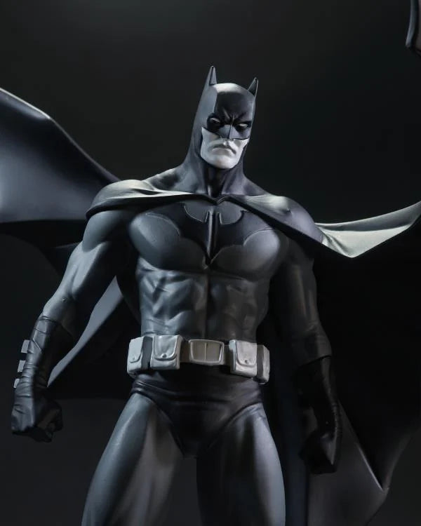 Batman Black & White Batman (Jorge Jimenez) 1/10 Scale Limited Edition Statue (McFarlane Toys)