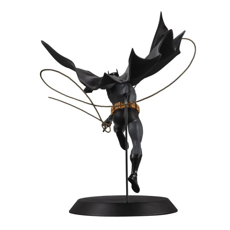 DC Comics DC Designer Series Batman 1/6 Scale Limited Edition Statue (Dan Mora) (McFarlane Toys)