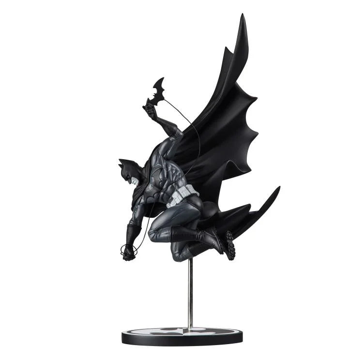Batman Black & White Batman 1/10 Scale Limited Edition Statue (InHyuk Lee) (McFarlane Toys)