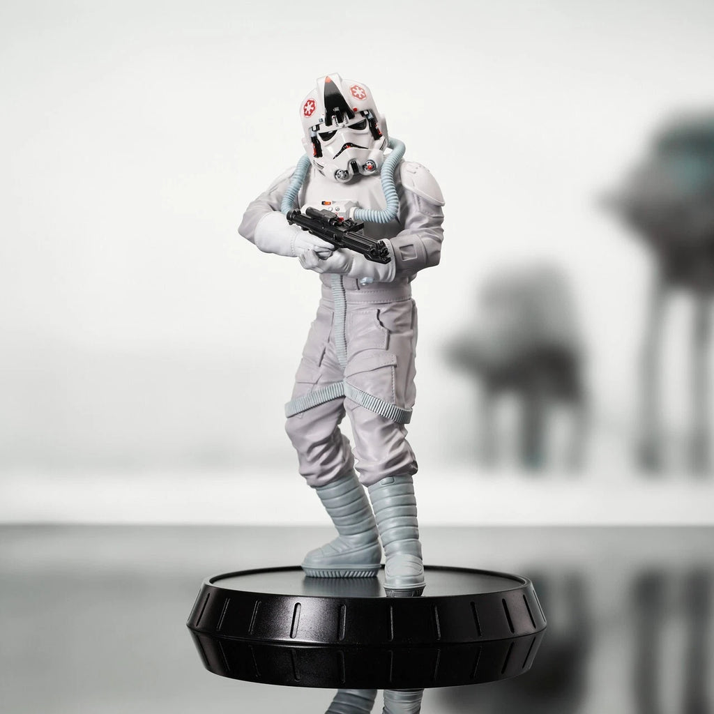 🔥PRESALE🔥 Diamond Select Gentle Giant Star Wars AT-AT Pilot 1:6 Scale Statue