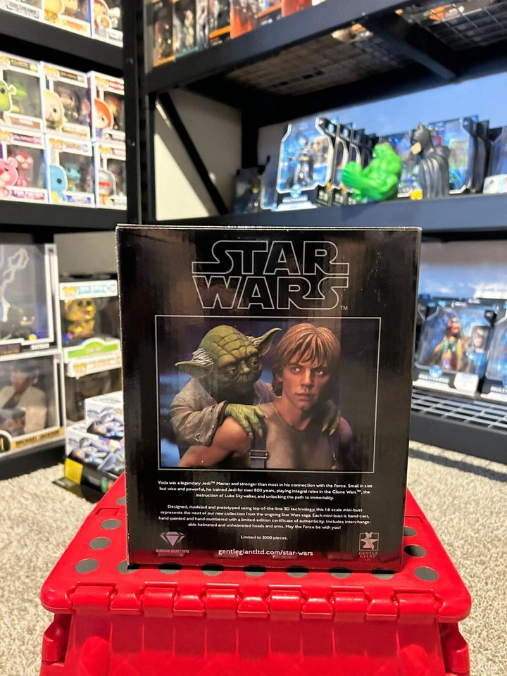 Star Wars: The Empire Strikes Back Luke Skywalker with Yoda 1:6 Scale Mini-Bust