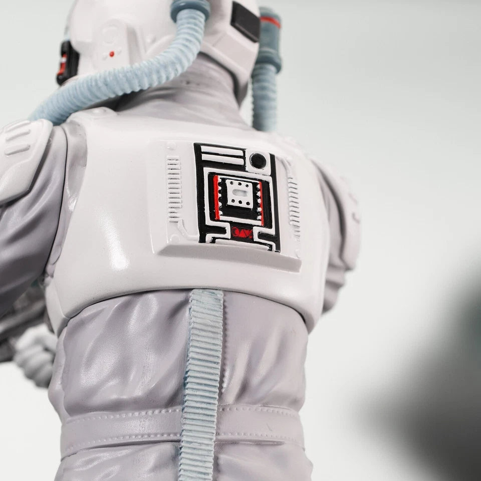 🔥PRESALE🔥 Diamond Select Gentle Giant Star Wars AT-AT Pilot 1:6 Scale Statue