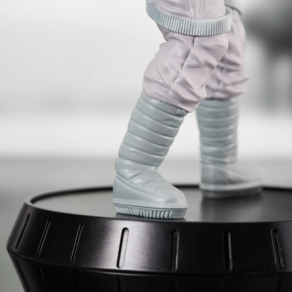 🔥PRESALE🔥 Diamond Select Gentle Giant Star Wars AT-AT Pilot 1:6 Scale Statue